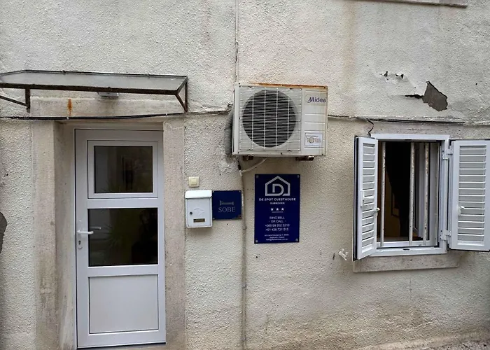 De Spot - Pile Old Town Gate